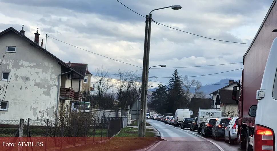 Тежак удес у Бањалуци: На мјесту несреће Хитна, ватрогасци и полиција