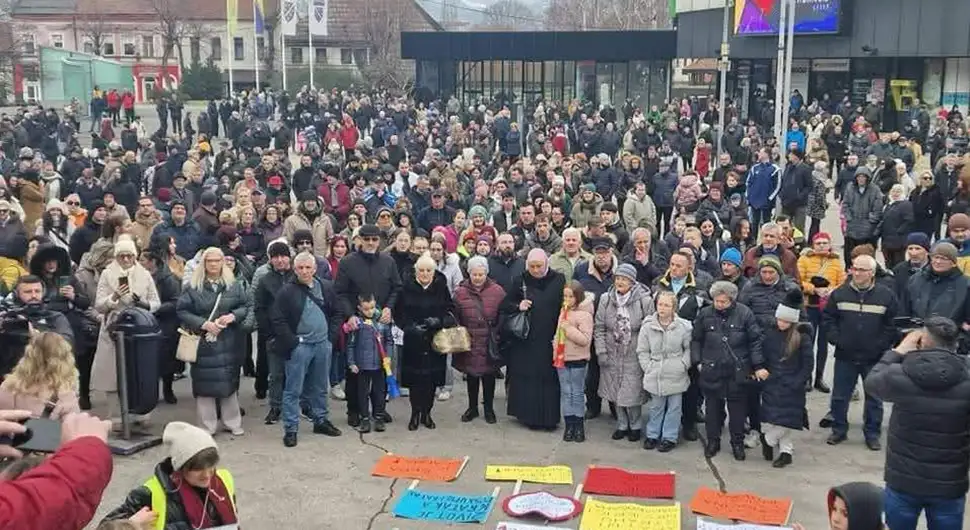 Građani izašli na ulice: Imaju sedam zahtjeva