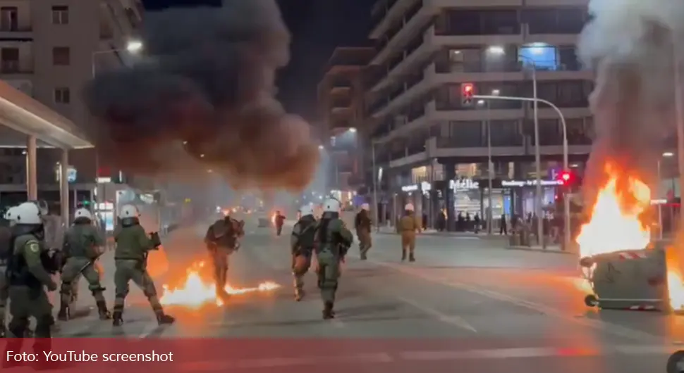 Haos na ulicama Soluna: Demonstranti bacaju Molotovljeve koktele