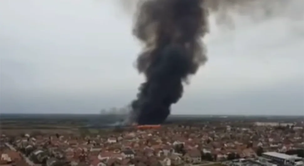 Veliki požar u Novom Sadu: Gust dim kulja iznad grada